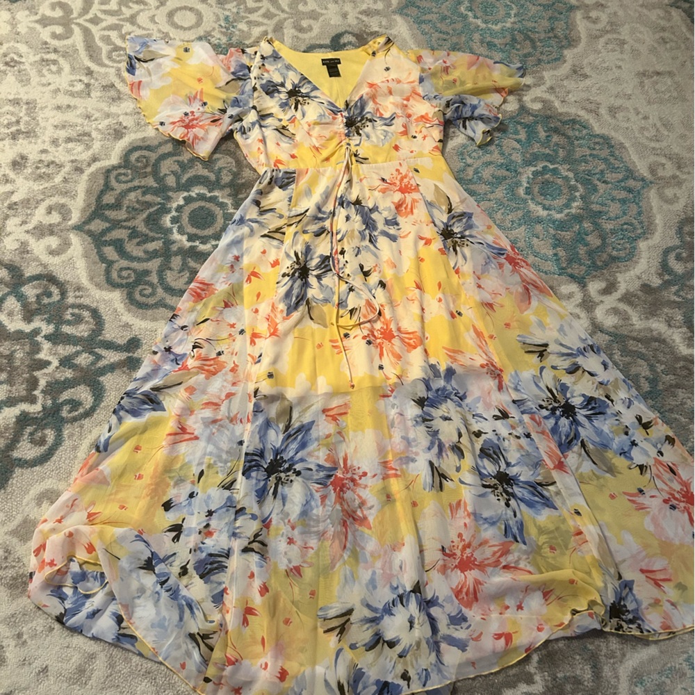 Adorable semi formal/multiple occasion dress 👗💛💛💛